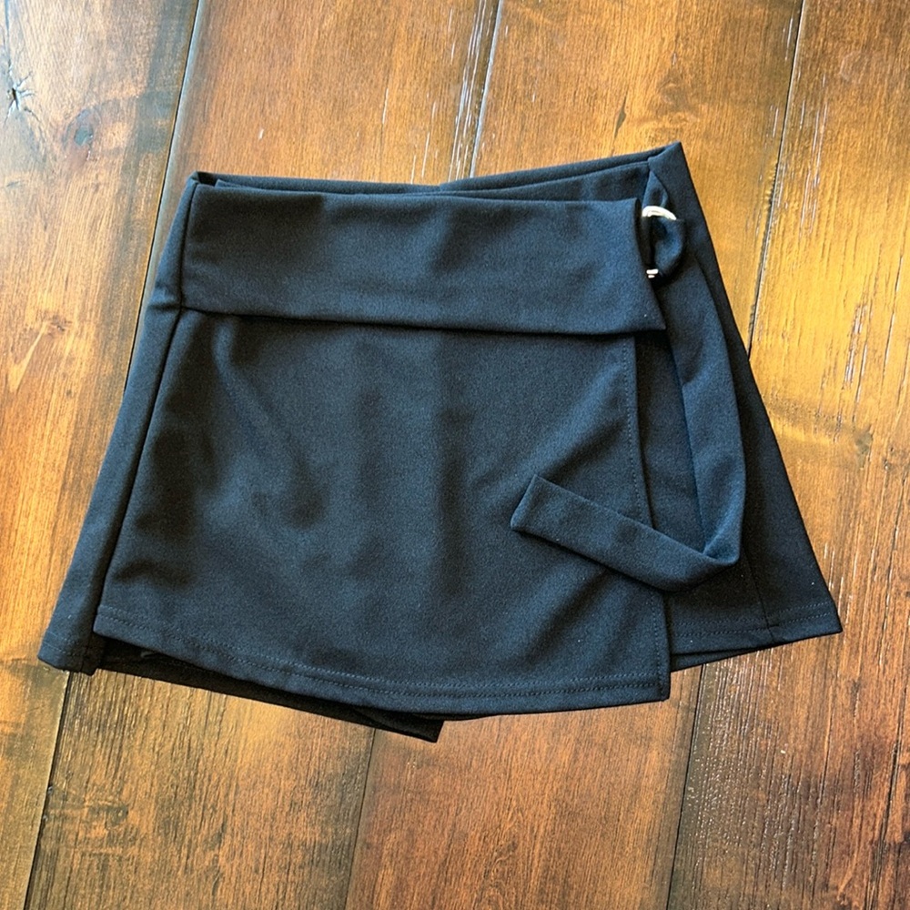 Black wrap skort with belt NWOT